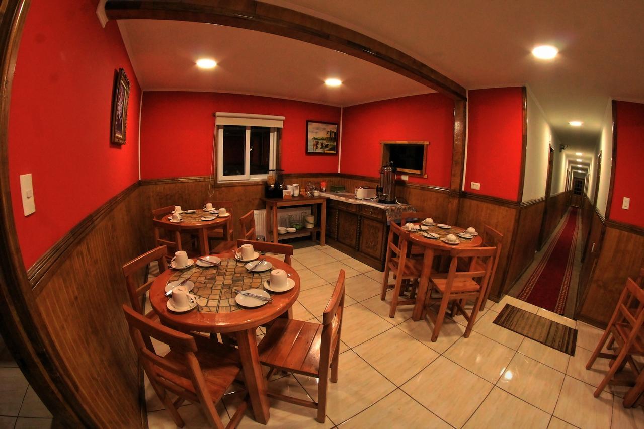 Hostal America En Пуерто Наталес Екстериор снимка